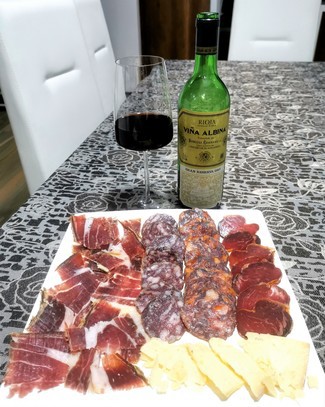 Con el surtido de embutidos ibéricos