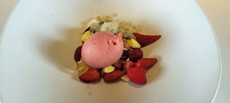 Fresas con yogur, limón y menta