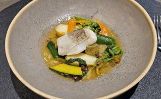 Menestra de verduras con morro de bacalao confitado (media ración)