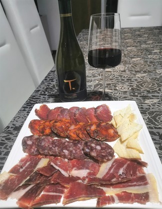 Con el surtido de embutidos ibéricos