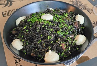 Rossejat de choco de la ria con alioli