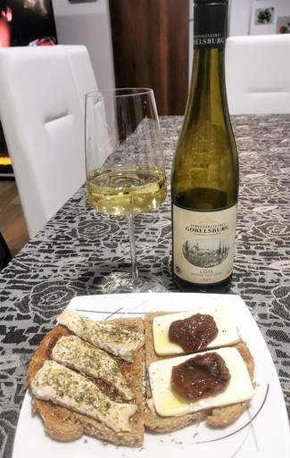Con las tostas de brie y queso fresco