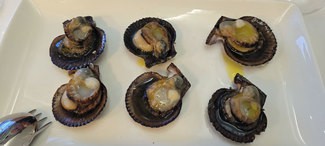 Zamburiñas negras con AOVE (1/2 racion).