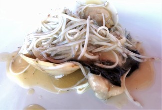 Emplatado, angulas, almejas y cocochas