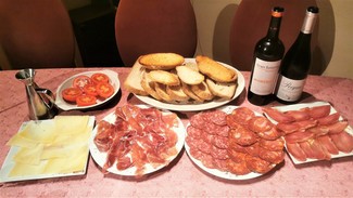 Con el queso, el jamón y los embutidos
