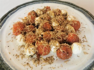 Tomates cherry, mozzarella y trufa