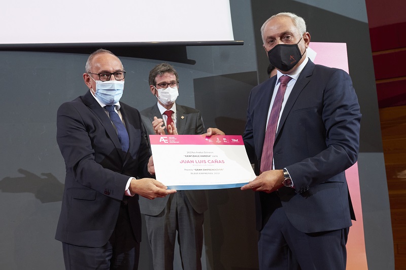 Familia Luis Cañas recibe un gran reconocimiento por su compromiso con el territorio