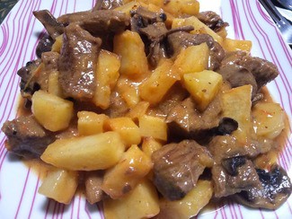Guiso de ternera con patatas y champiñones