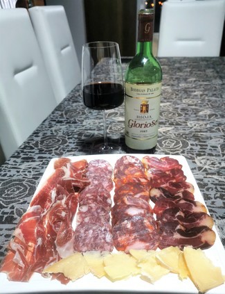 Con el surtido de embutidos ibéricos