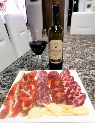 Con el surtido de embutidos ibéricos