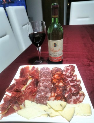 Con el surtido de embutidos ibéricos