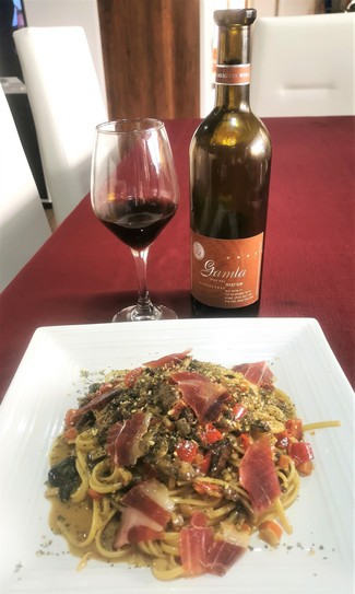 Con los espaguetis con setas y jamón ibérico