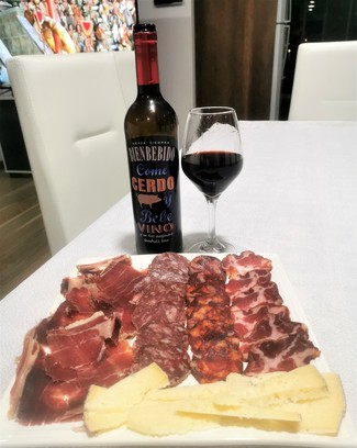 Con el surtido de embutidos ibéricos