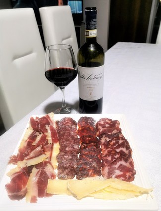 Con el surtido de embutidos ibéricos