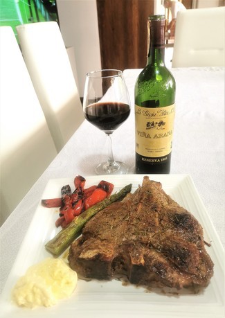 Con el Porterhouse steak de 890 grs