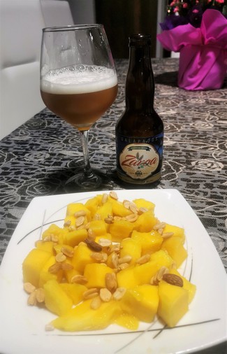 Con el mango y los frutos secos