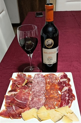 Con el surtido de embutidos ibéricos