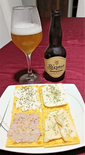 Con las tostas de quesos y paté