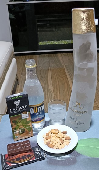 Con un Pacari de menta y frutos secos
