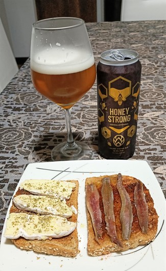 Con las tostas de anchoas y brie