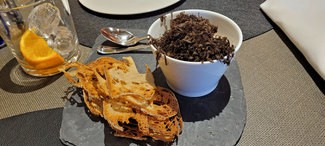 Terrina de corzo con espuma de castaña y trufa melanosporum