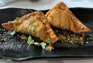 Empanadas de rabo de toro estofado con especias chinas