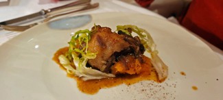 Rabo de buey al vino rancio con romesco de especias y cacao