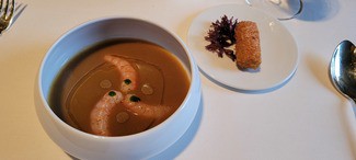 Gamba roja del Cap de Creus en suquet y su croqueta.