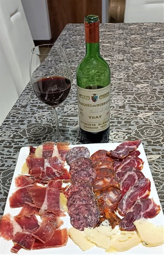 Con el surtido de embutidos ibéricos