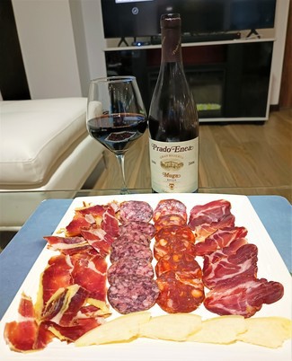 Con el surtido de embutidos ibéricos