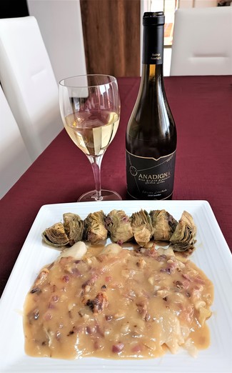 Con los filetes de mero en salsa de guanábana y cebolla roja
