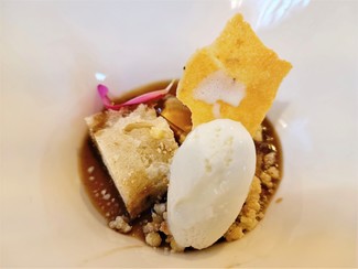 Miel de abeja, panela, quesillo y crujiente de maduro