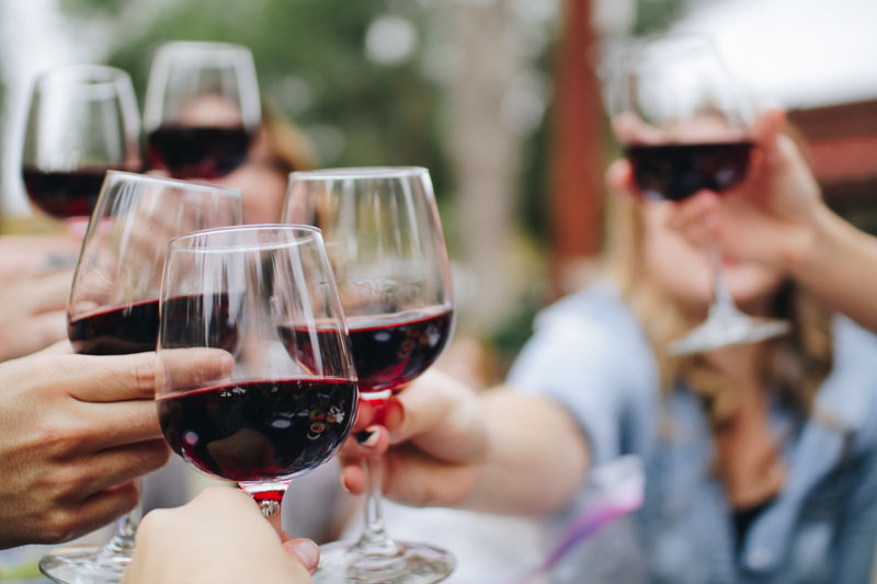 El consumo de vino en España continúa en la senda de la recuperación, alcanzando los 10,5 millones de hl.