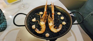 Arroz negro de sepia con cigalas