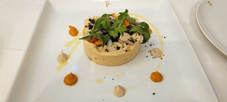 Nustra "Xatonada" con romesco, bacalao, anchoas y ventresca de atún