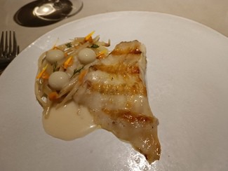 Rodaballo con tallarines