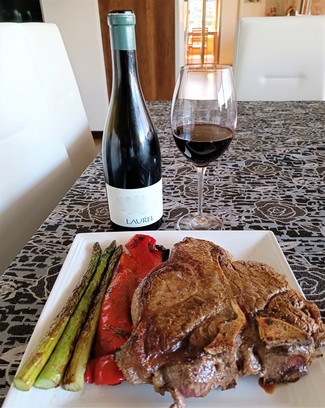 Con el imponente Porterhouse steak de 1 Kg