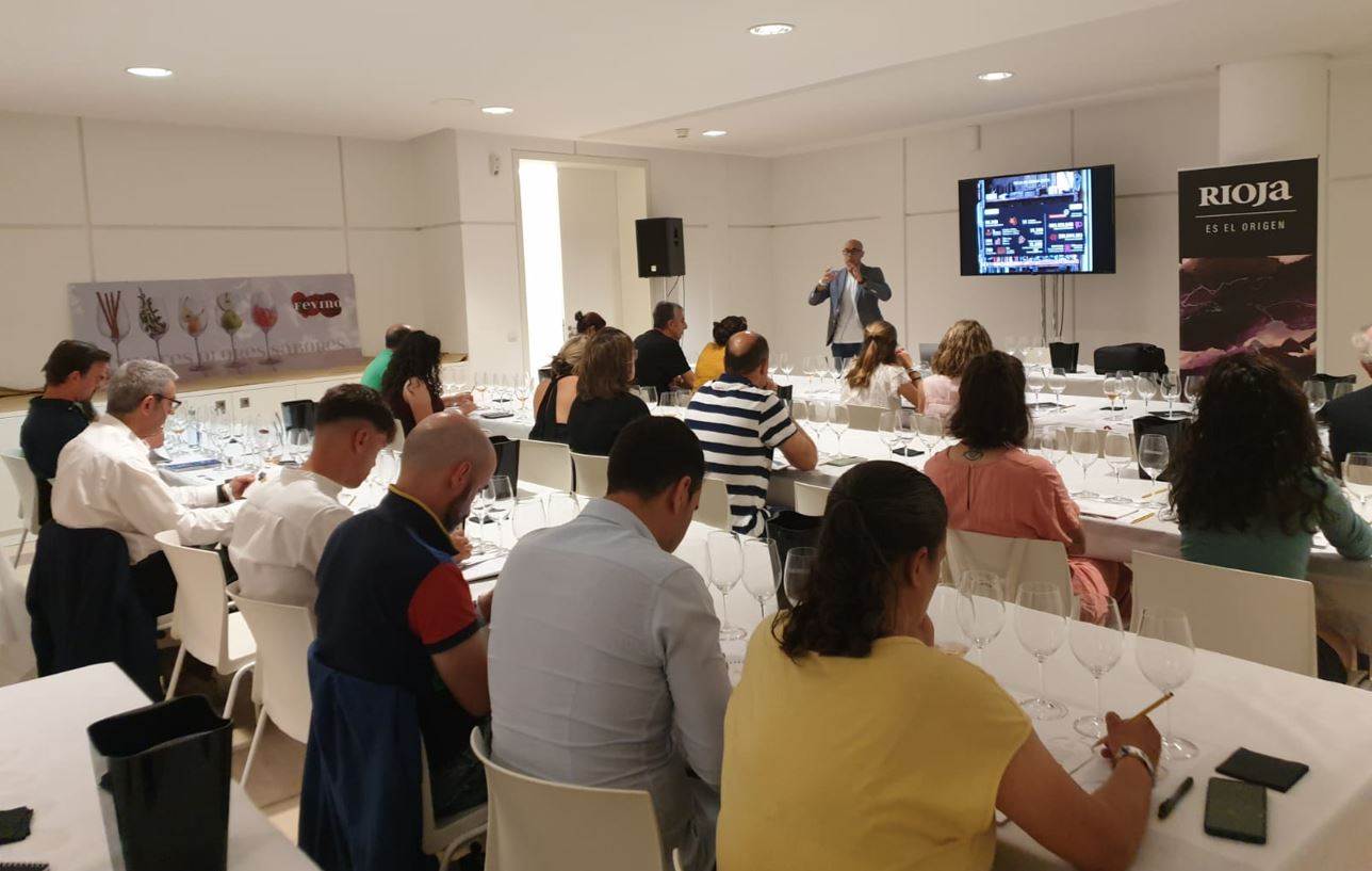 Rioja y sus 100 kilómetros de contrastes sorprenden en la edición más especial de FEVINO