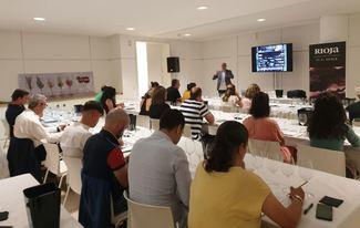 Rioja y sus 100 kilómetros de contrastes sorprenden en la edición más especial de FEVINO