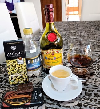 Con un Pacari de cardamomo y un buen expreso.