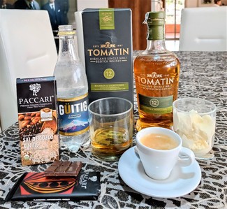 Con un café expreso, helado de coco y un Pacari 60% de sal de Cuzco & Nibs