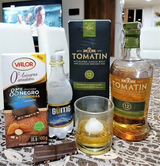 Con un chocolate 85% cacao con almendras