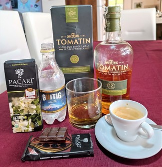 Con un café colombiano y un Pacari 60% de Jazmín.