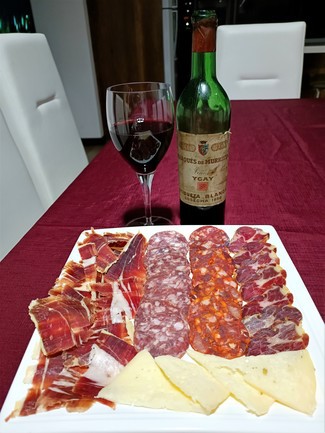 Con el surtido de embutidos ibéricos