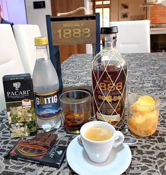 Con un helado de mandarina, café expreso y chocolate Pacari de jazmín