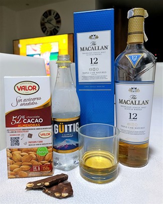 Con el chocolate 52% cacao con almendras