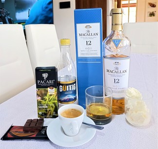 Con un Pacari de cedrón, un café colombiano y un heladito