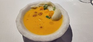 Mango, curry rojo, apio y lima