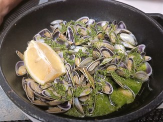 Tellinas en salsa verde