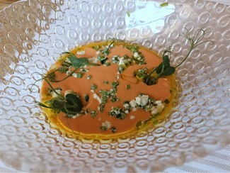 Crema de tomates y pan brioche